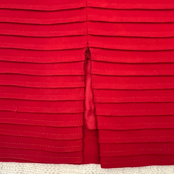 Curvy Ribbed Red Gonnella Skirt size 44 with matching leather belt. - Picture 7 of 16